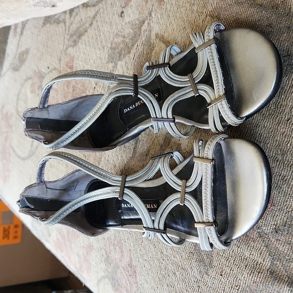 Dana Buchman Pewter Elastic Sandals, size 8 - Picture 1 of 6